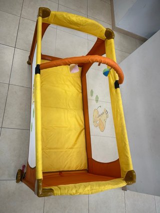Cuna de viaje y sillita bebé