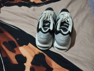 Deportivas Nike Air Negro y Gris