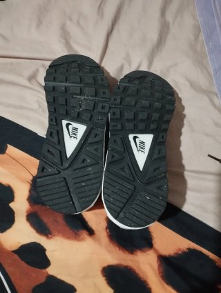 Deportivas Nike Air Negro y Gris