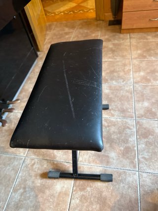 Silla de piano ajustable negra