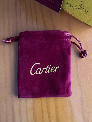 Bracciale Cartier Love con gioielli da donna