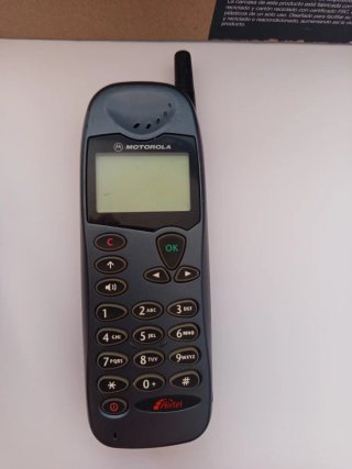 Lote 3 móviles antiguos: Motorola y 2 Ericsson