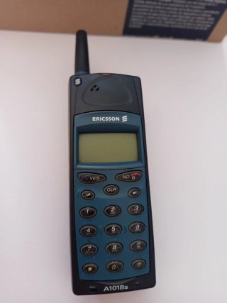 Lote 3 móviles antiguos: Motorola y 2 Ericsson