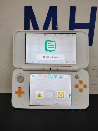 2DS XL Blanco Naranja  1 Año Garantía