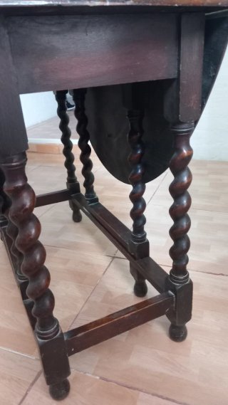 Mesa inglesa antigua abatible