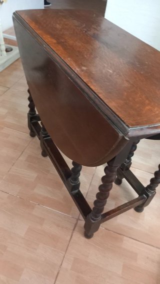 Mesa inglesa antigua abatible
