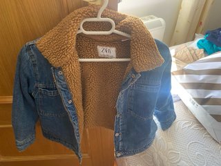 Chaqueta vaquera niño Zara forrada T. 5-6