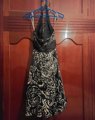 Vestido elegante negro estampado blanco