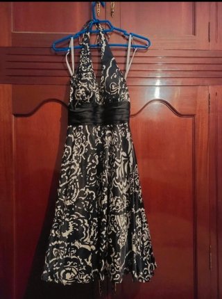 Vestido elegante negro estampado blanco
