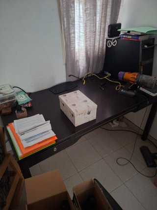 Mueble de oficina negro y gris