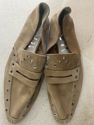 Mocasines Zara Beige con Tachuelas  no envio