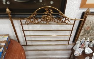 Cabecero de latón dorado