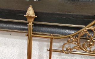 Cabecero de latón dorado