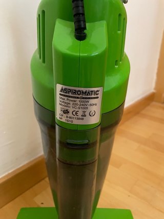 Aspiradora verde con cable