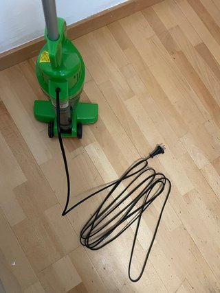 Aspiradora verde con cable
