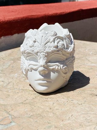 Vasetto in gesso decorato