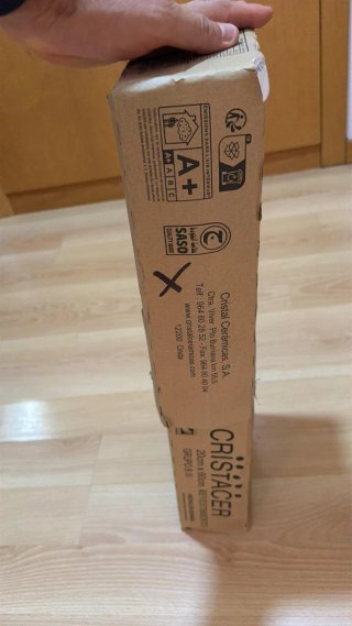 Caja de azulejos sin abrir