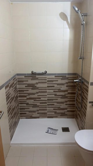 Caja de azulejos sin abrir