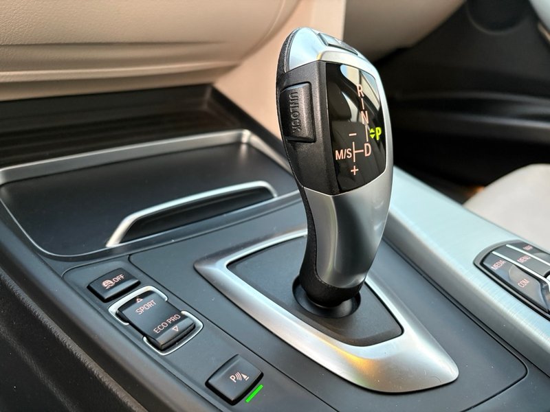 BMW Serie 3 2019, foto 23