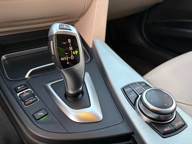 BMW Serie 3 2019, foto 21