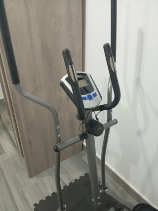 Bicicleta Elíptica Gris y Negra