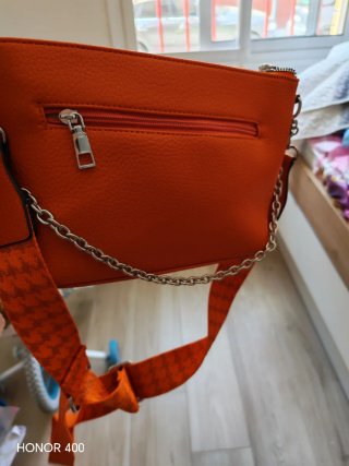 Bolso verde acolchado con cadena