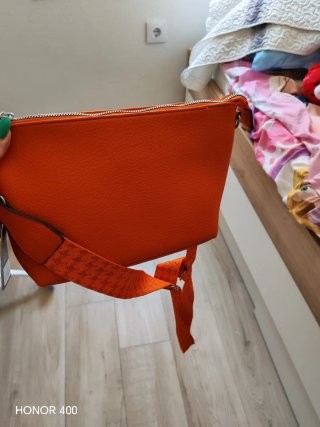 Bolso verde acolchado con cadena