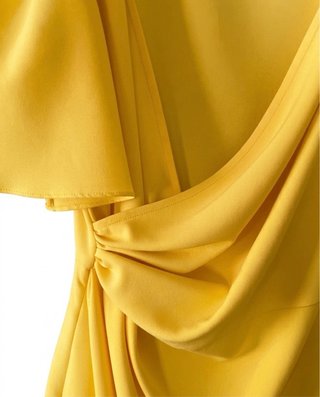Vestido amarillo manga abullonada