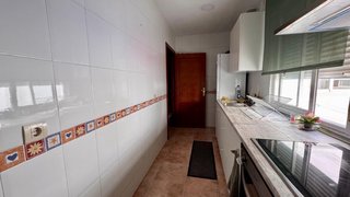 Luminoso piso en buena zona y listo para entrar.
