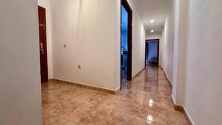 Luminoso piso en buena zona y listo para entrar.