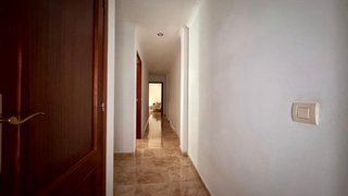 Luminoso piso en buena zona y listo para entrar.