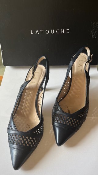 Zapatos LATOUCHE negros destalonados troquelados