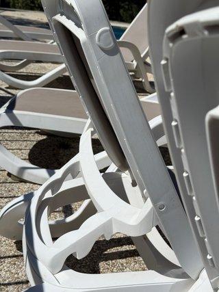 Lettini bianchi in plastica e tessuto