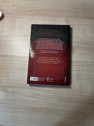 Un cadàver a la biblioteca