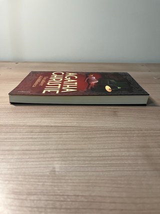 Un cadàver a la biblioteca