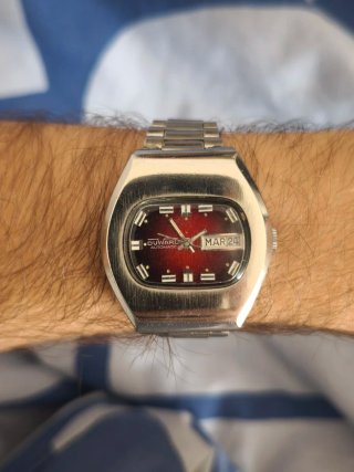 Reloj Duward Automático Vintage Rojo