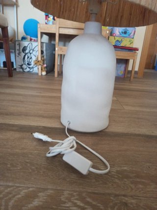 Lámpara Leroy Merlin. Valorada 60€