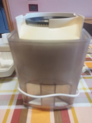 Licuadora blanca y gris