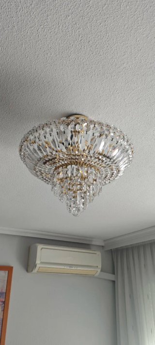 Lámpara de techo de cristal y metal dorado