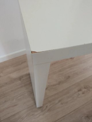 Mesa auxiliar Malm IKEA para cama