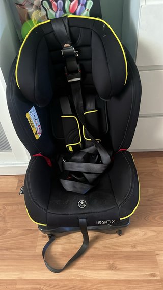 Silla de coche BQS negra y amarilla