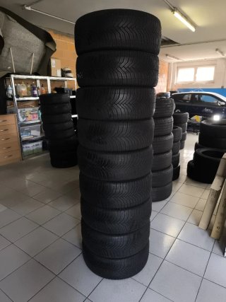 225/45R17 94W