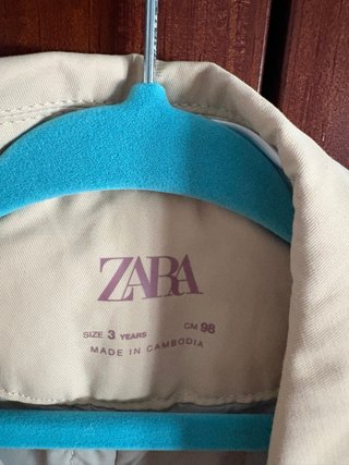 Gabardina Zara niña beige
