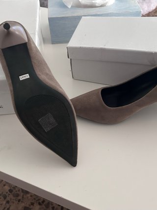 Zapatos de tacón grises