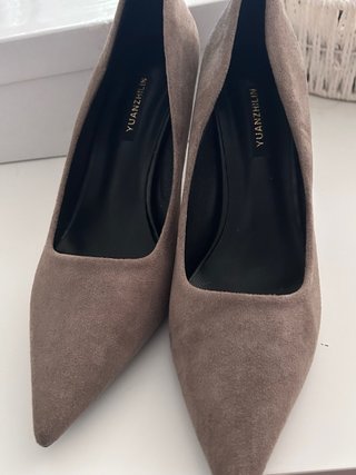 Zapatos de tacón grises