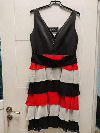 Vestido de fiesta negro,blanco y rojo