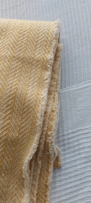 Tessuto pesante per arredamento colore giallo