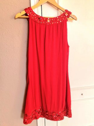 Vestido Kharisma rojo con pedrería.