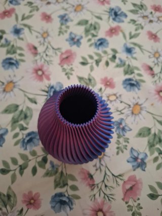 Vaso di design in plastica cangiante