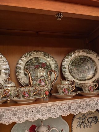Conjunto de tazas de café y platos